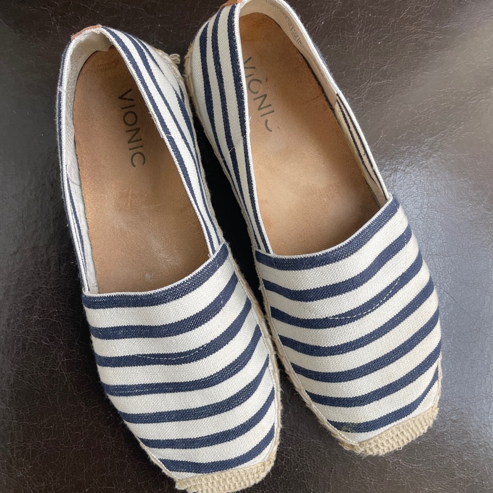 Vionic Navy + White Espadrilles Women's Size 8.5 EU 40
